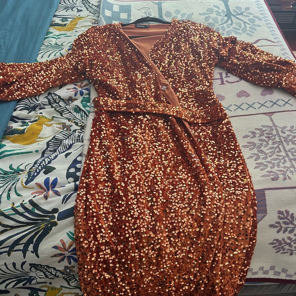 Beautiful rust colored sequin boo hoo dress size 12 nwot